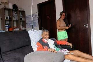115m06nqlg2fn Preso à cama, PM aposentado luta para manter home care 24h