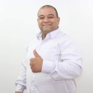 1598814370739-1-300x300 O Rei está nú! E sem médicos!