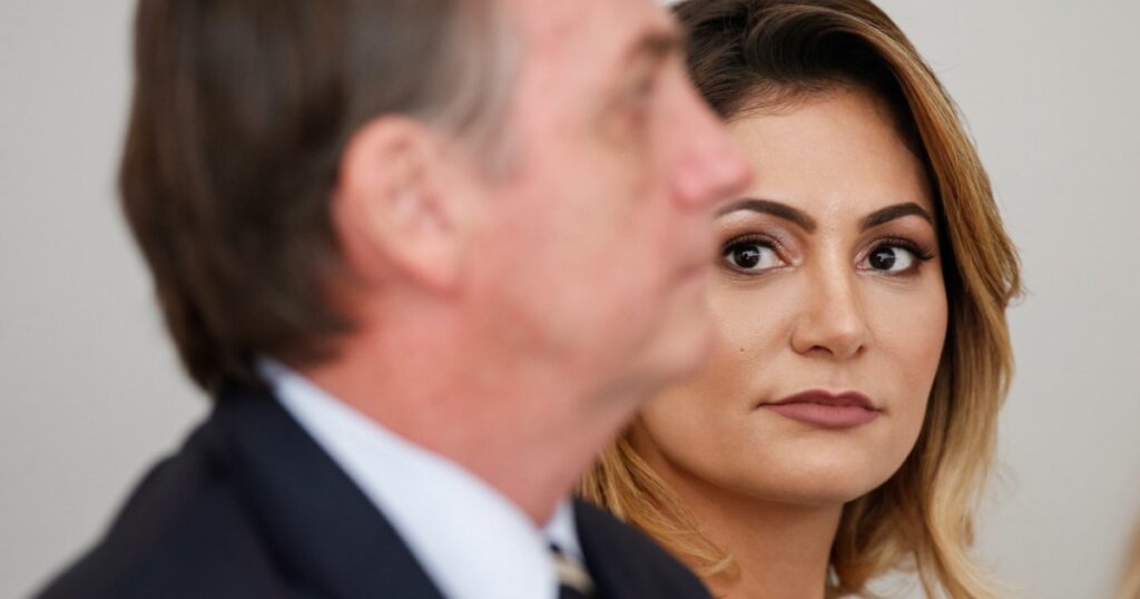 Michelle Bolsonaro define até sábado se concorre ao Senado pelo Distrito Federal