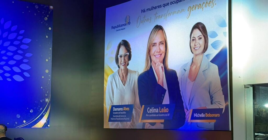 Michelle Bolsonaro ilustra banner em convenção do Republicanos no Distrito Federal