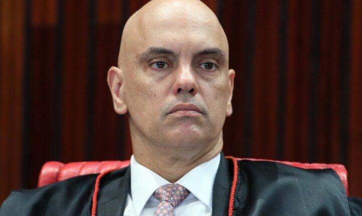 Moraes abre prazo para PGR se manifestar sobre pedido da defesa de Bolsonaro