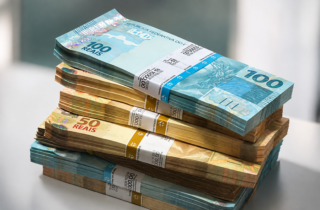 Justiça torna réus 17 investigados por desvio de R$ 27 milhões em contratos de livros