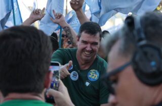 Em apoio a candidatos do PL, Riedel participa de adesivaço na Afonso Pena