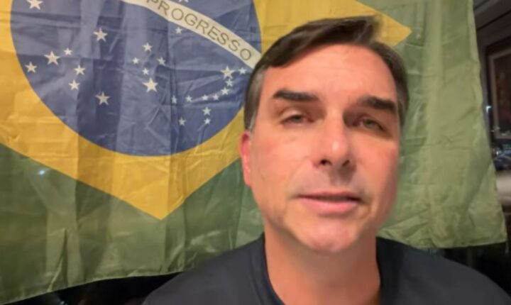 Flávio Bolsonaro defende castração química e ensino técnico gratuito em evento do PL no DF