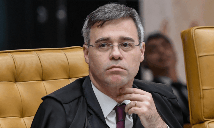 Ministro do TSE rejeita pedido para excluir vídeo de Flávio Bolsonaro feito por inteligência artificial