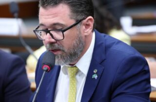 Pollon muda voto em projeto que reduz imposto de combustíveis