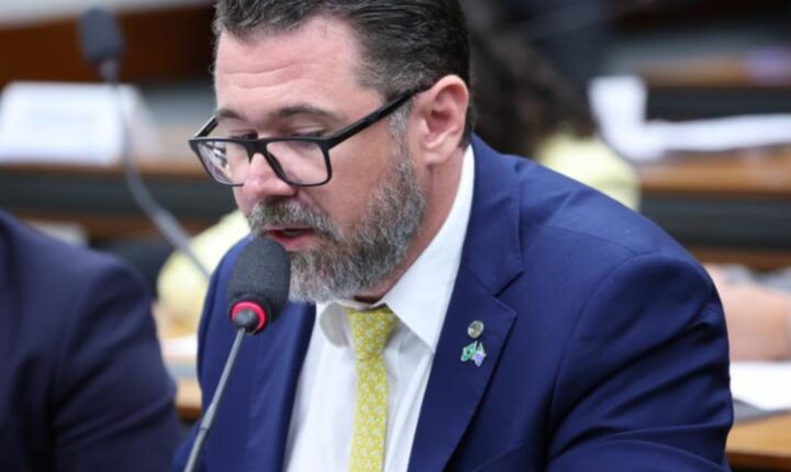 Pollon muda voto em projeto que reduz imposto de combustíveis