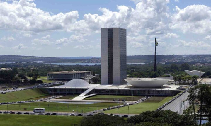Senado deve votar projeto que reduz imposto de combustíveis nesta quarta