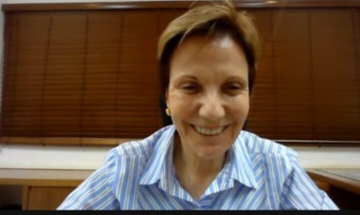 Em live com Flávio Bolsonaro, Tereza Cristina diz estar disposta a ajudar campanha além do agro