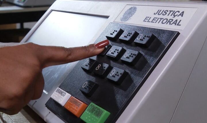 A fé e o voto: Igreja e Estado diante da urna no centro do debate político
