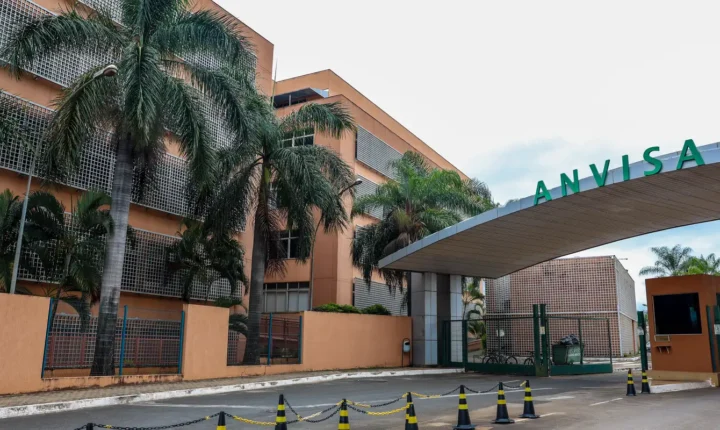 Anvisa emite alerta sobre risco de deficiência de vitamina B6 associada ao uso de carbidopa/levodopa