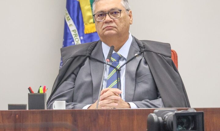 Flávio Dino derruba decisão de André Mendonça e libera postagem sobre Nossa Senhora