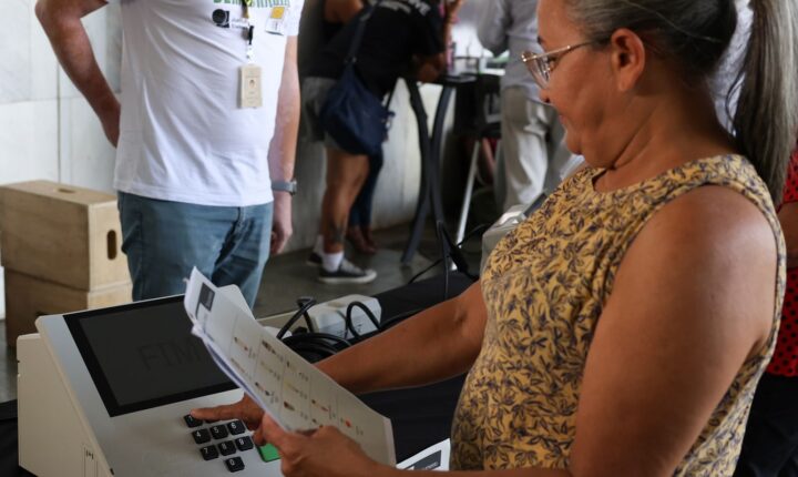 TRE-RJ inicia distribuição de 1,4 milhão de colas eleitorais para o pleito de 2026