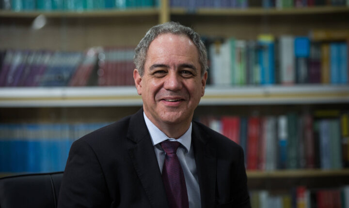 Estudo aponta que IVA não penaliza serviços, mas corrige distorções