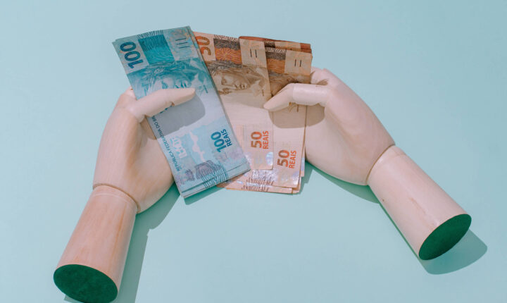 Custo de vida sobe para quem ganha acima de R$ 100 mil, apontam dados