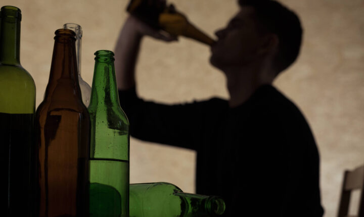 Consumo de álcool na adolescência afeta maturação do cérebro e deixa marcas até a vida adulta