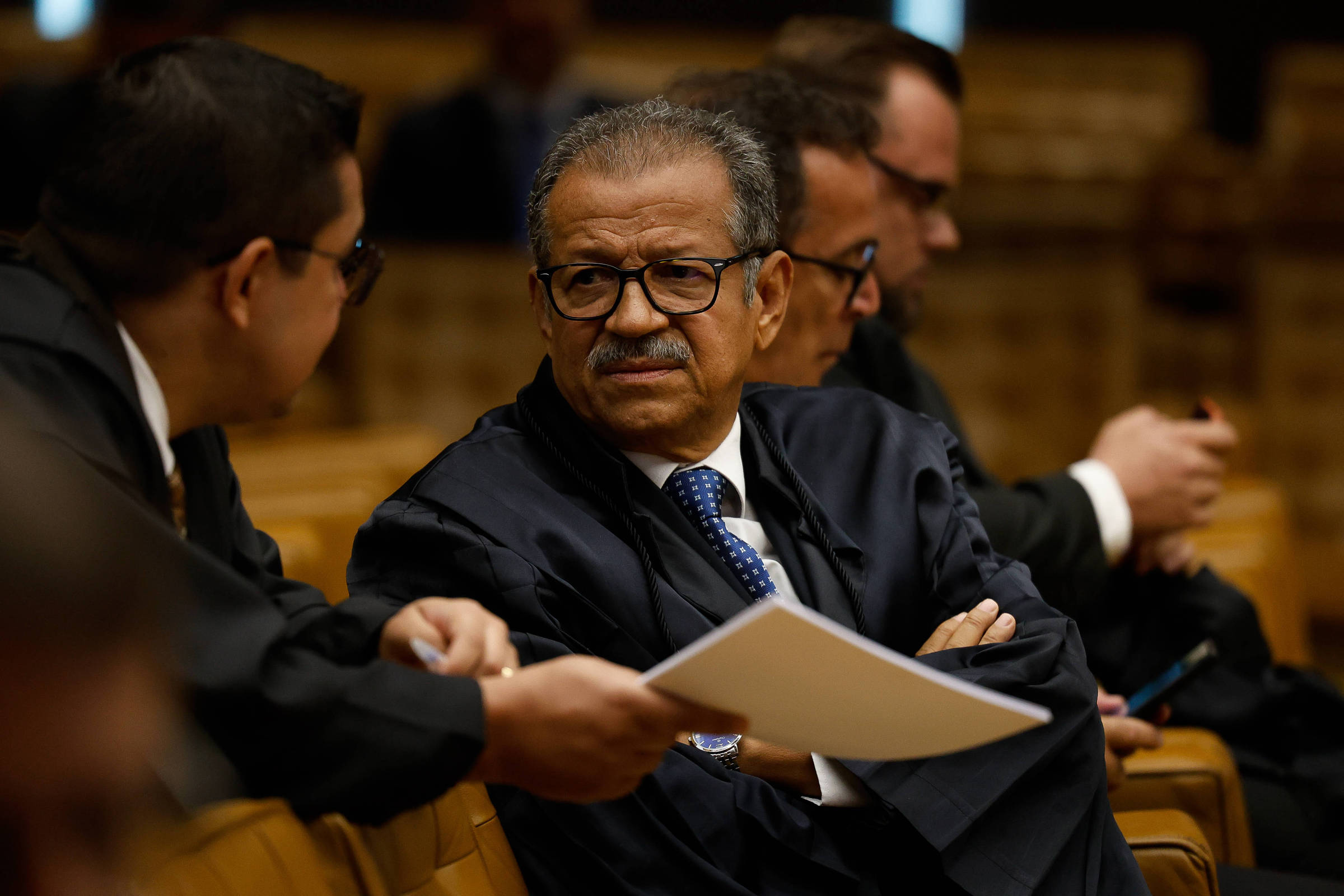 Candidato do Novo é multado pela Justiça após impulsionar críticas contra Michelle Bolsonaro e Bia Kicis