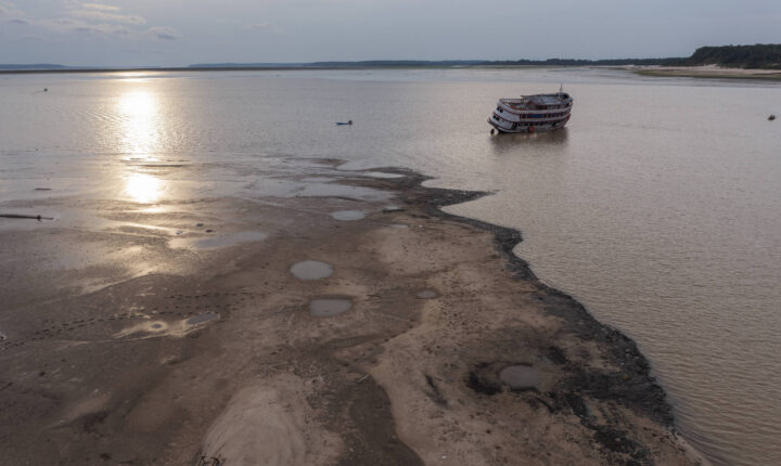 Estudo aponta que seca severa em rios de Manaus pode encarecer contêineres em até 147%