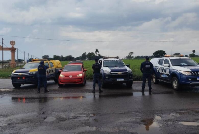 Meia tonelada de drogas avaliada em R$ 1,1 milhão é encontrada em carro