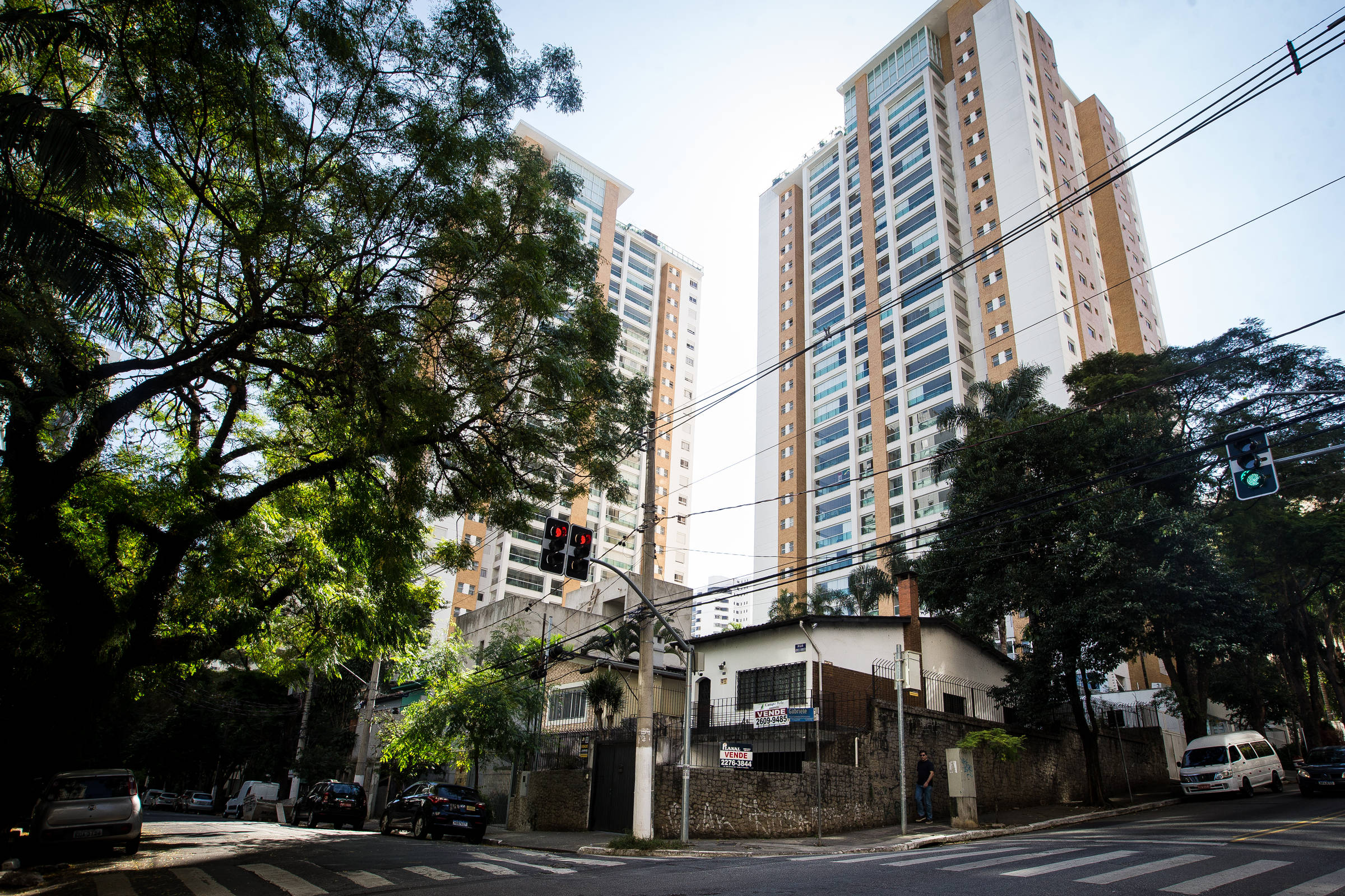 Preços de imóveis residenciais sobem 14,7% em 12 meses, mas desaceleram pela quinta vez seguida