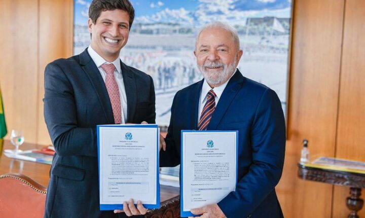Lula planeja viagem a Pernambuco para reforçar palanque de João Campos antes do primeiro turno