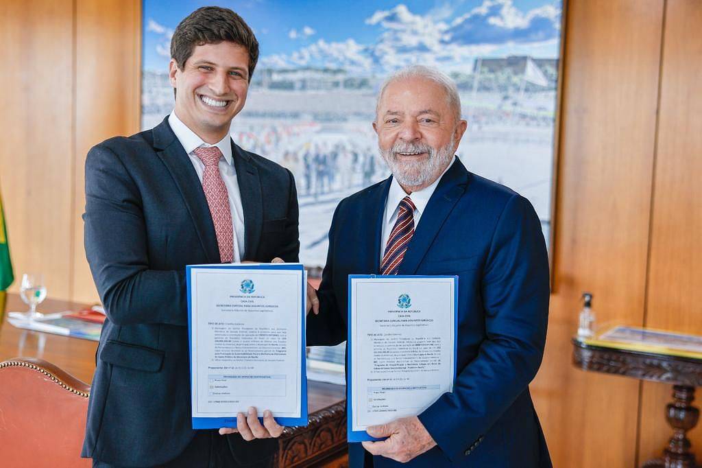 Lula planeja viagem a Pernambuco para reforçar palanque de João Campos antes do primeiro turno