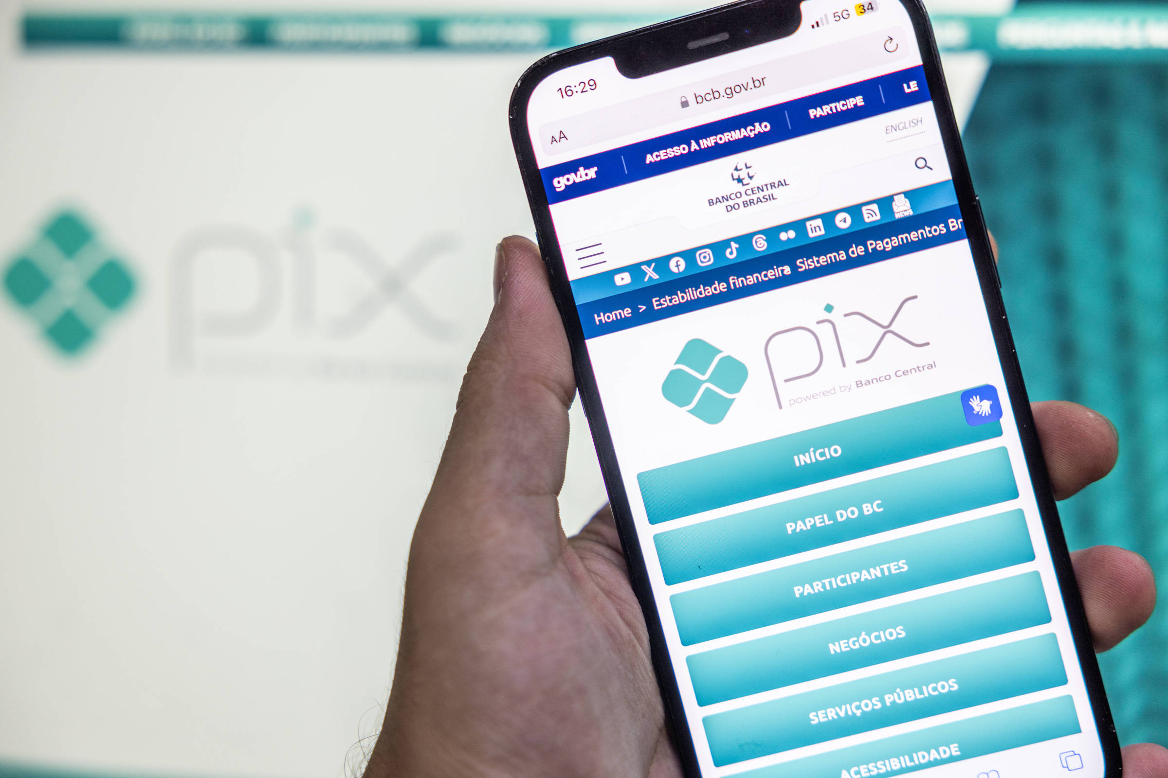 Banco Central libera Pix automático em conta-salário e endurece regras de exclusão de instituições