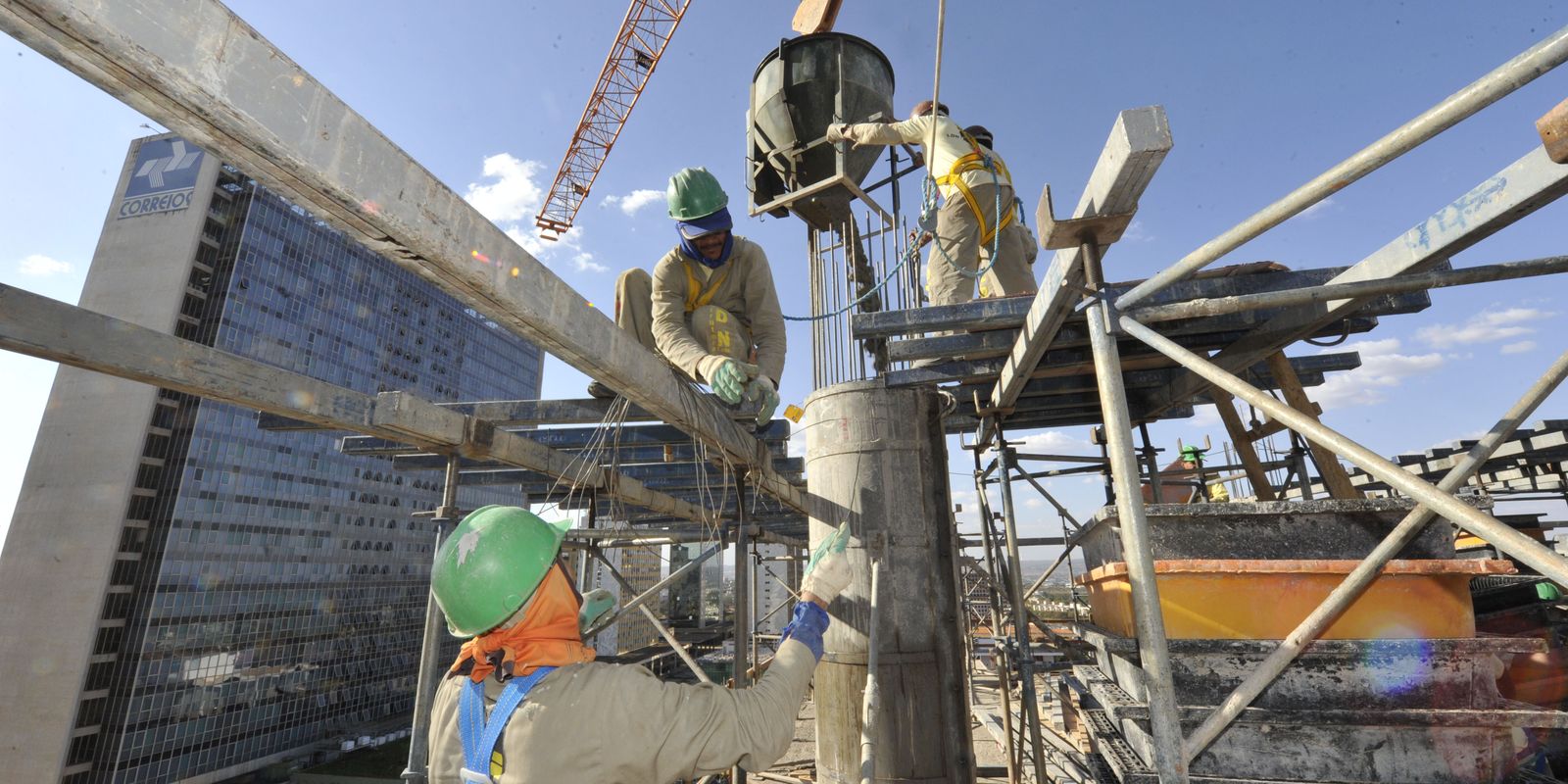 Brasil abre 165,8 mil vagas formais de emprego em agosto, revela o Caged