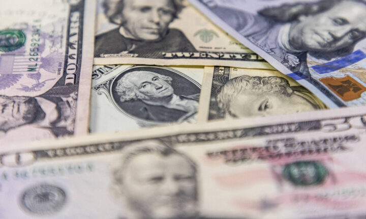 Títulos do Tesouro dos EUA disparam com petróleo a US$ 109 e atingem máximas em anos