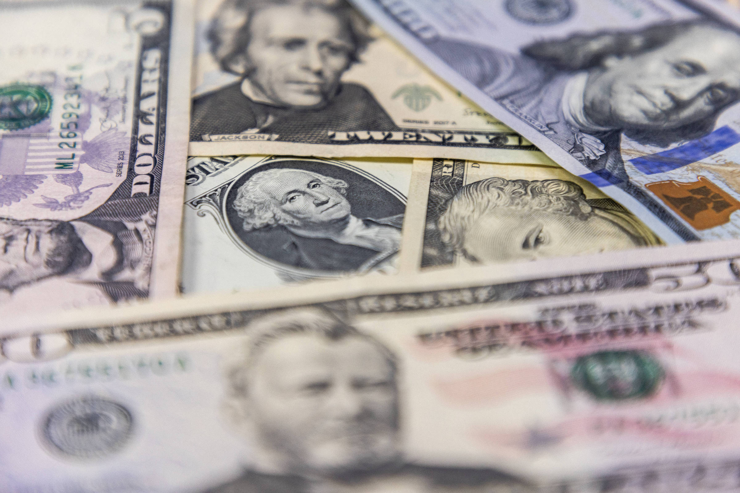 Títulos do Tesouro dos EUA disparam com petróleo a US$ 109 e atingem máximas em anos