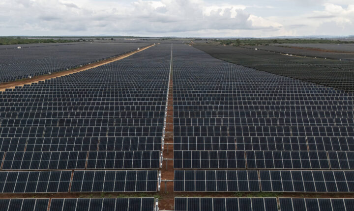 Pressão dos EUA faz bancos de desenvolvimento repensarem metas de financiamento climático