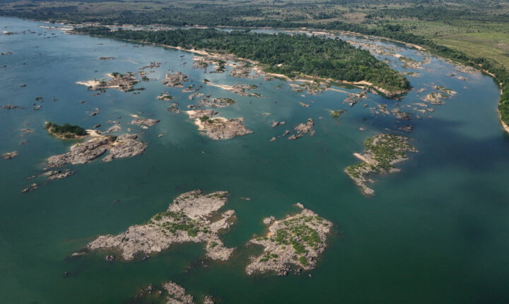 Pescadores pedem tombamento de pedral em rio para vetar hidrovia no Pará