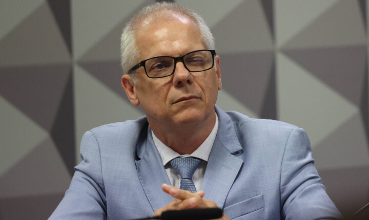 Advogados de ex-presidente do INSS preso pedem mesmo tratamento dado por Mendonça a outros acusados