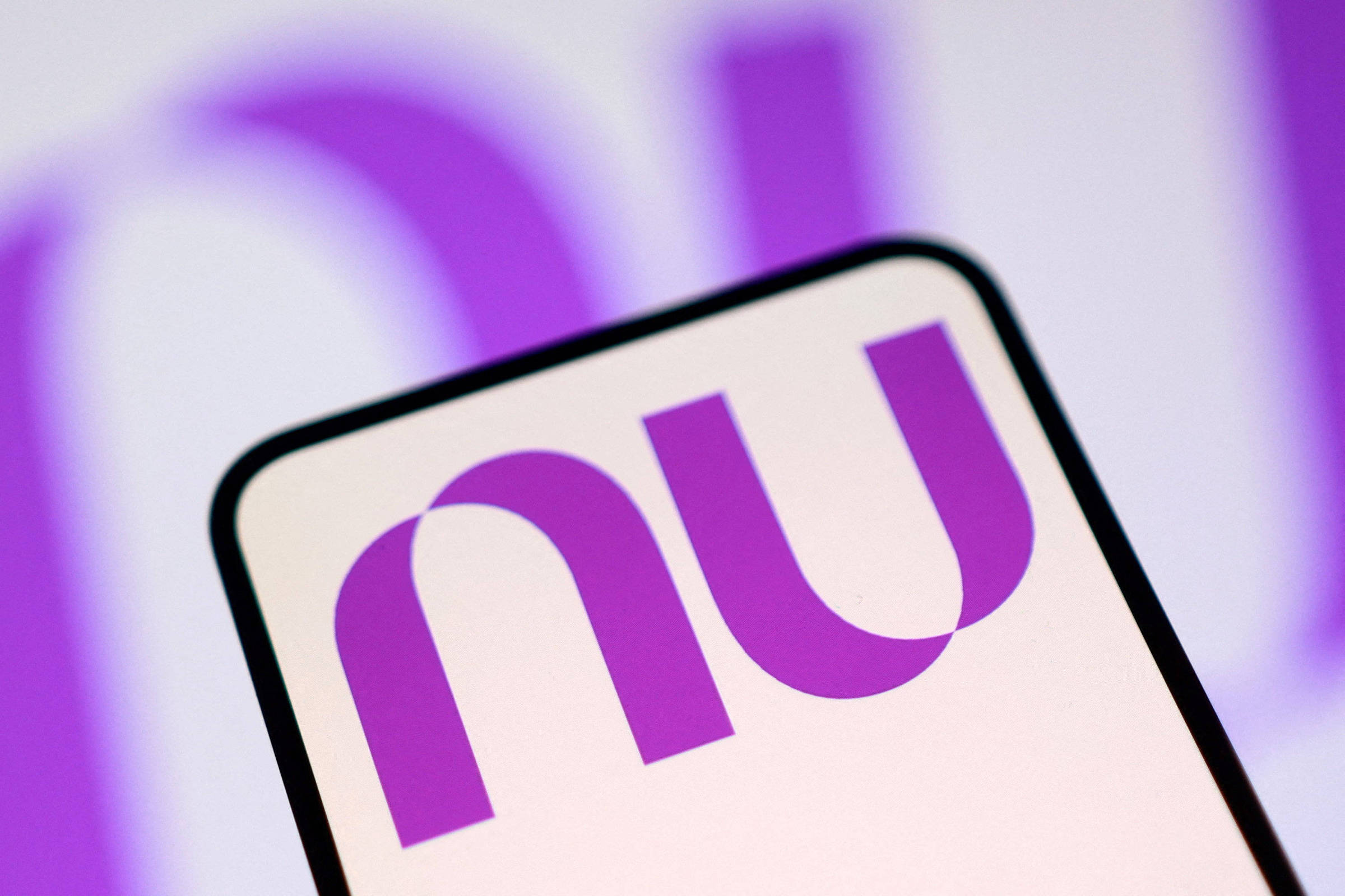 Nubank negocia compra de banco britânico Monzo por até 10 bilhões de libras