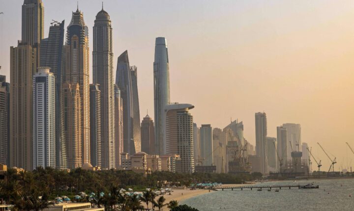 Conflito no Oriente Médio testa viabilidade de ilhas artificiais e mercado de luxo em Dubai