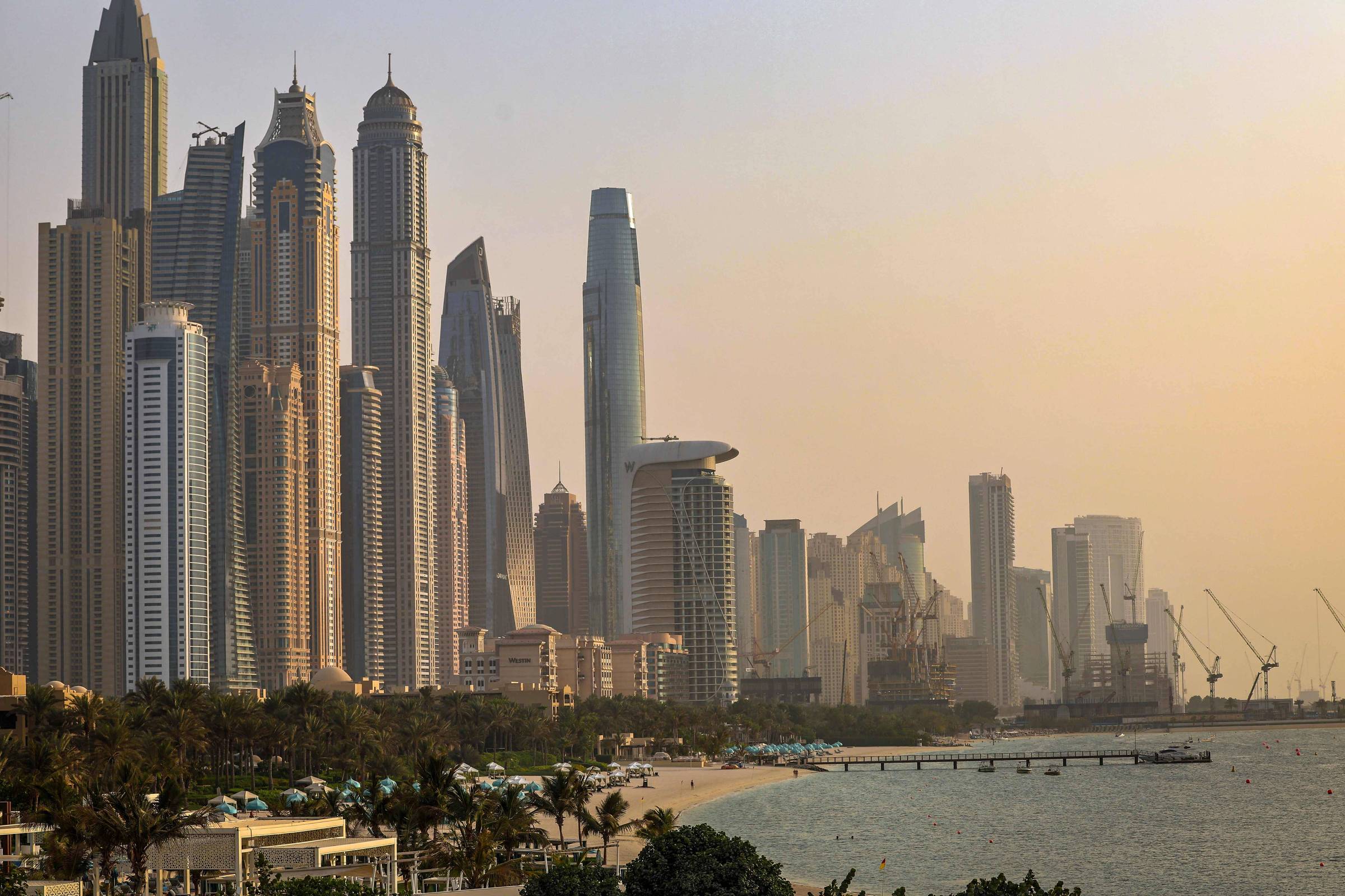 Conflito no Oriente Médio testa viabilidade de ilhas artificiais e mercado de luxo em Dubai