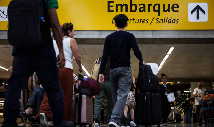 Suspensão de até 1 ano e multa para passageiros de avião começam a valer nesta segunda-feira; confira as novas regras