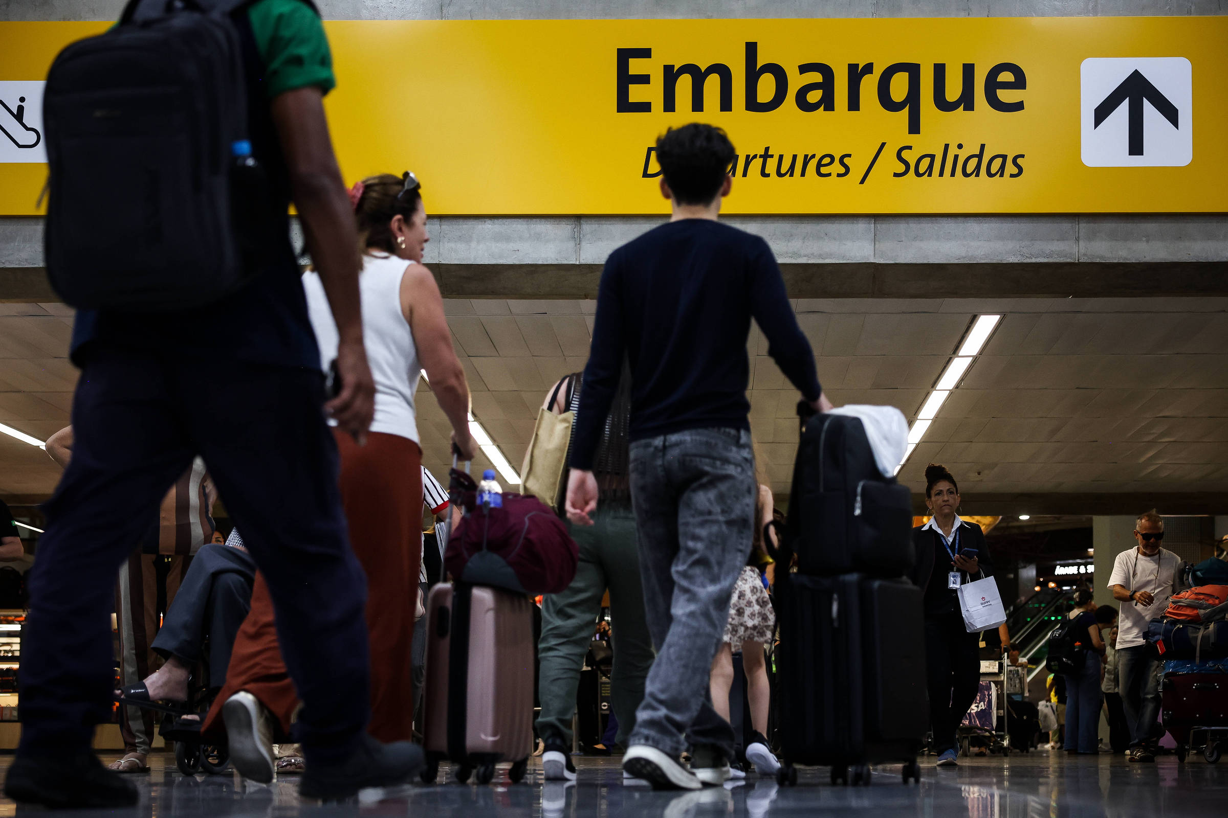 Suspensão de até 1 ano e multa para passageiros de avião começam a valer nesta segunda-feira; confira as novas regras