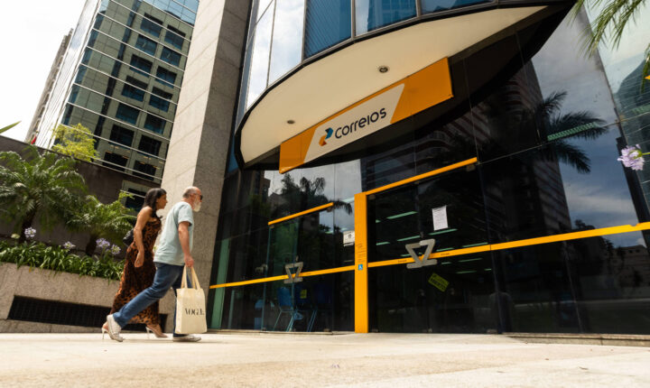 Greve dos Correios provoca atrasos generalizados em encomendas e prejudica lojistas