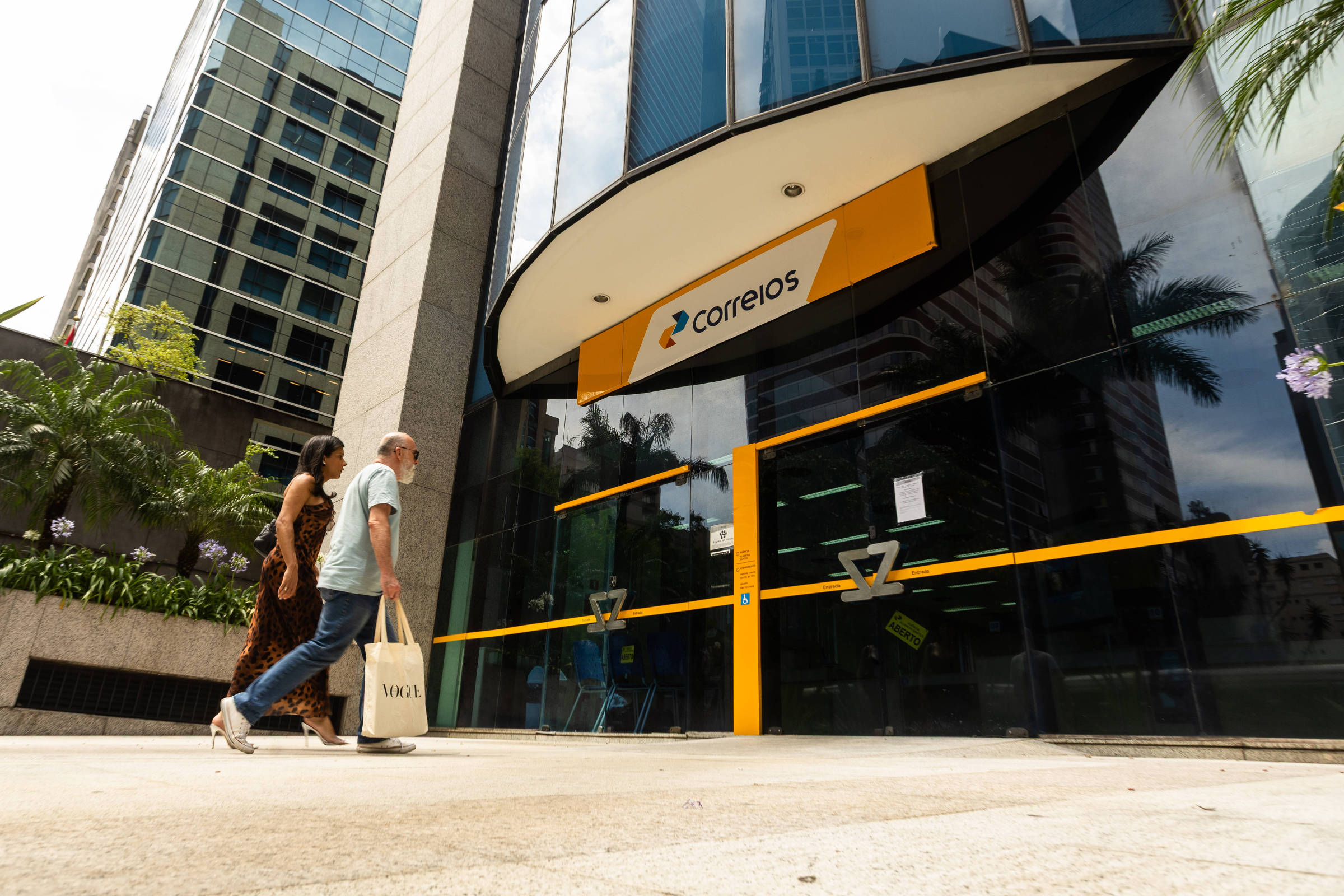 Greve dos Correios provoca atrasos generalizados em encomendas e prejudica lojistas