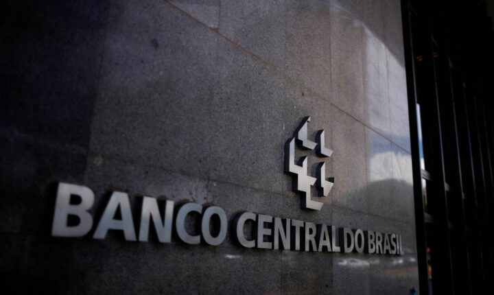 Até onde a Selic pode cair? Desaceleração econômica e cenário externo ditam passos do Banco Central