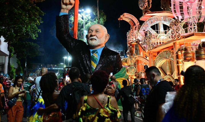 TSE aceita abrir ação de Flávio Bolsonaro contra Lula por desfile no Carnaval do Rio