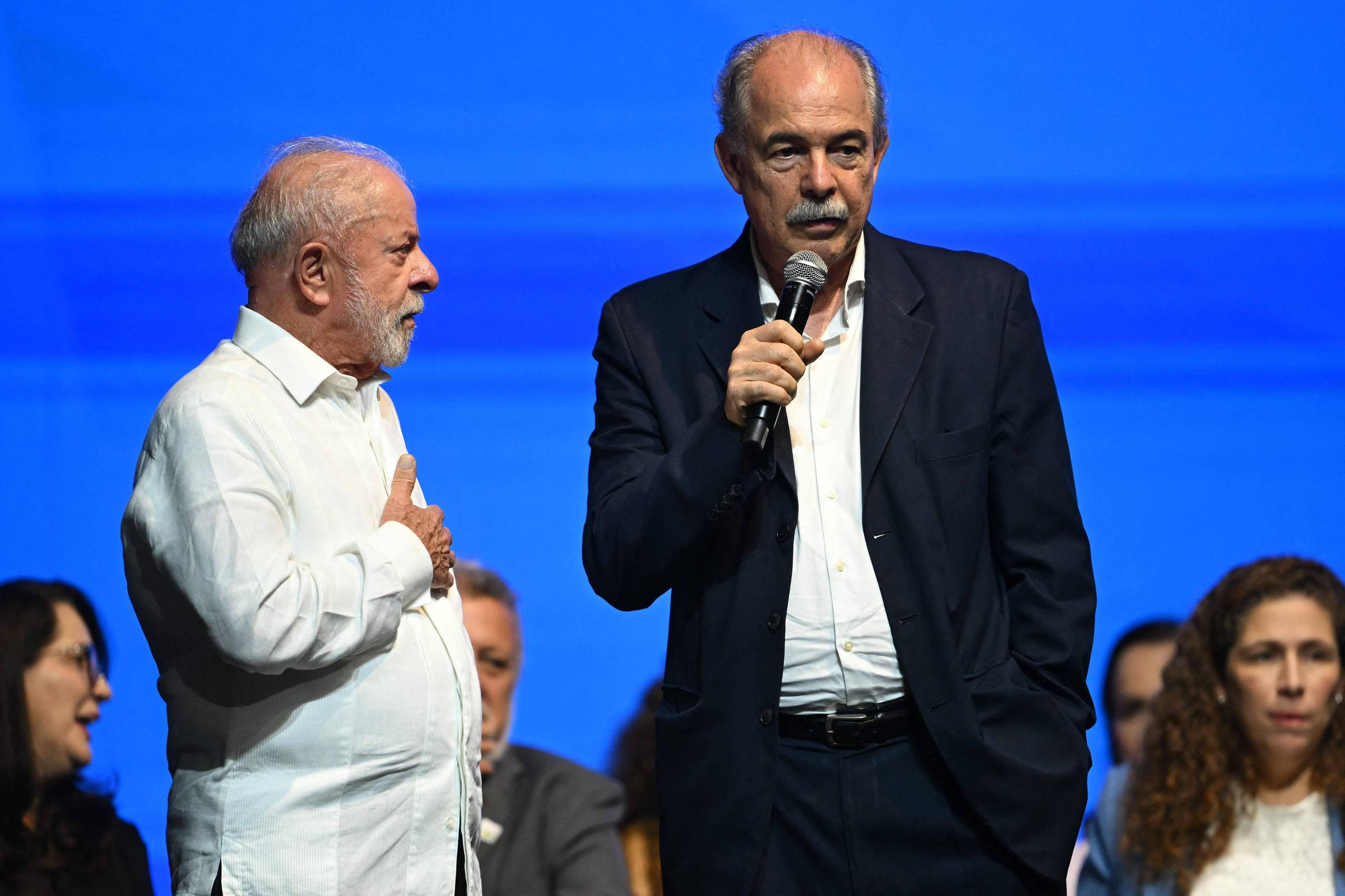 Aloizio Mercadante tira férias do BNDES para atuar na campanha de reeleição de Lula