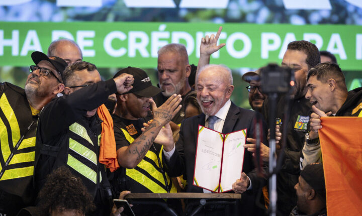 Lula prorroga crédito de R$ 30 bilhões para motoristas de aplicativo e amplia alcance para vans escolares