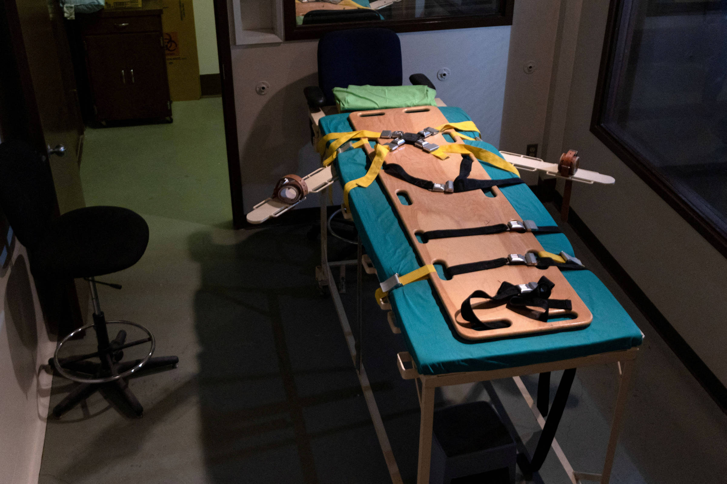 Homem condenado à morte nos EUA é libertado após 41 anos devido a novo exame de DNA
