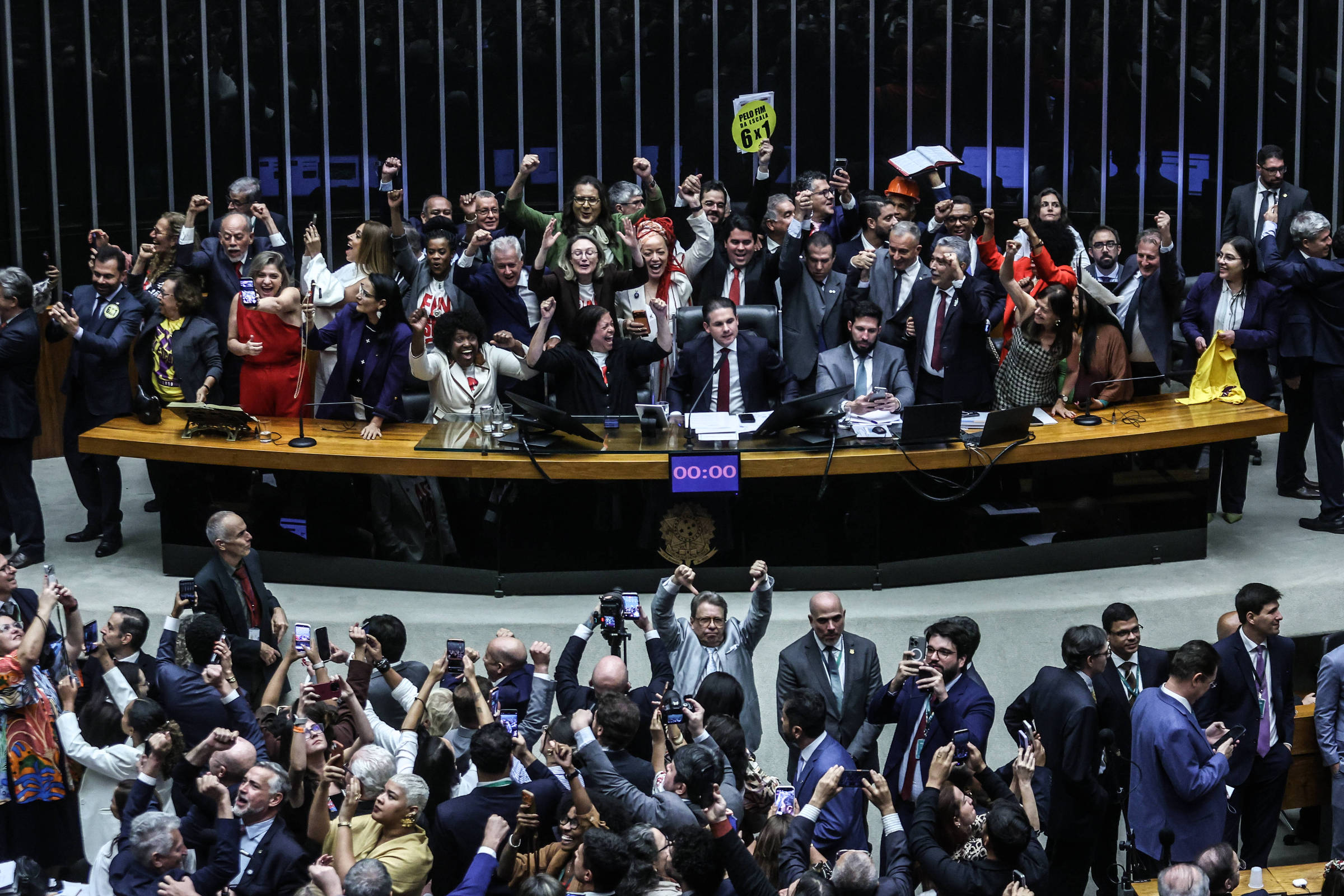 Câmara dos Deputados reduz pela metade o expediente presencial de servidores no período eleitoral