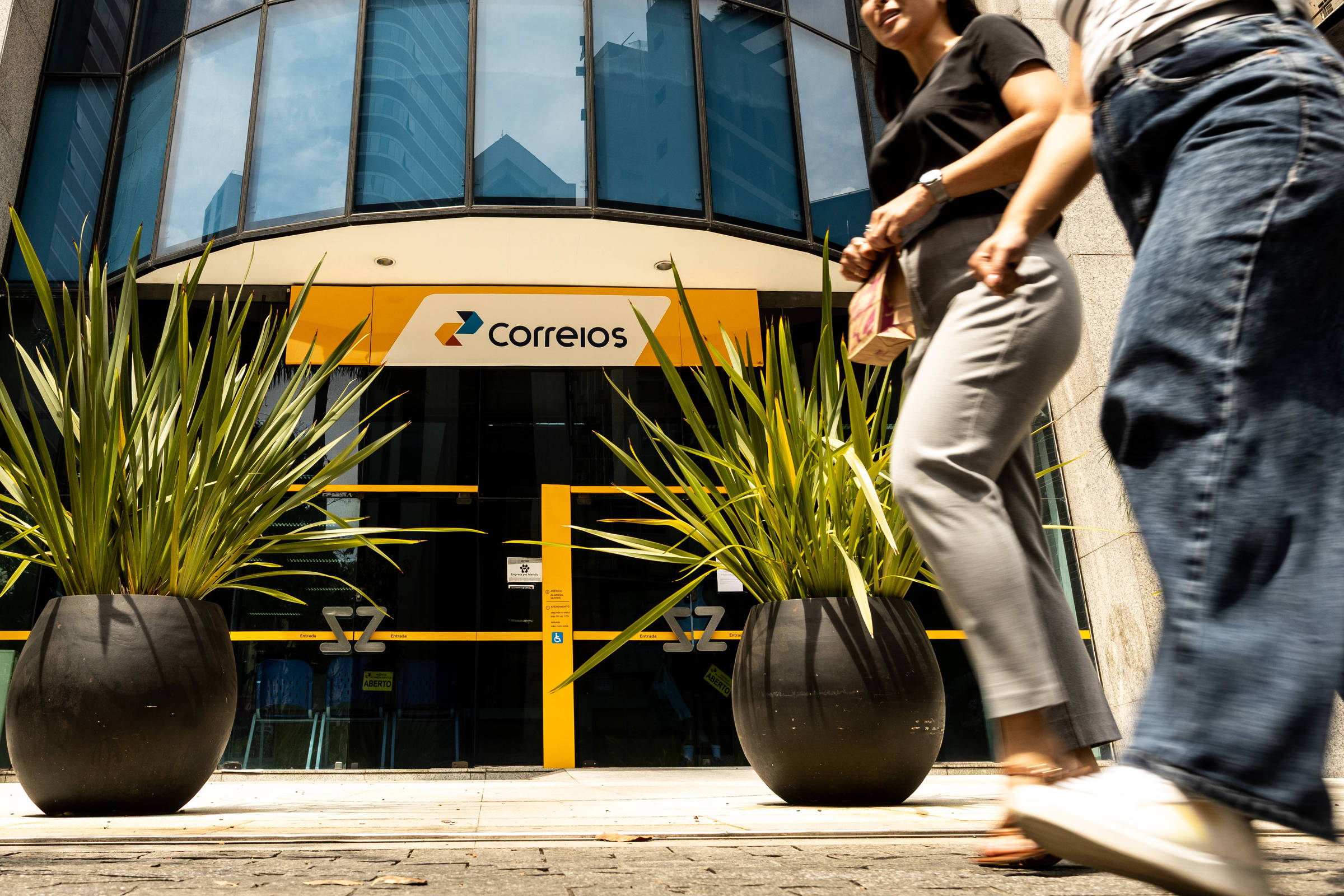 Trabalhadores dos Correios em São Paulo encerram greve após decisão do TST