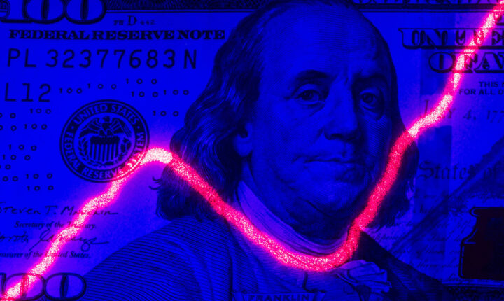 Dólar abre em queda com recuo do petróleo e cenário eleitoral no radar