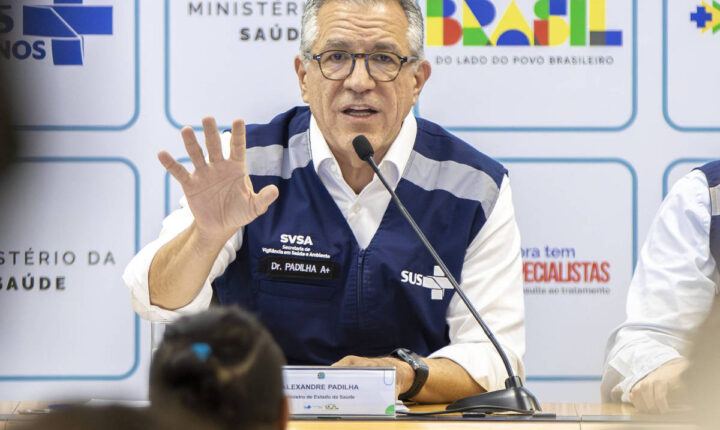 Ministro Alexandre Padilha viaja ao México para auxiliar na criação de versão local do SUS