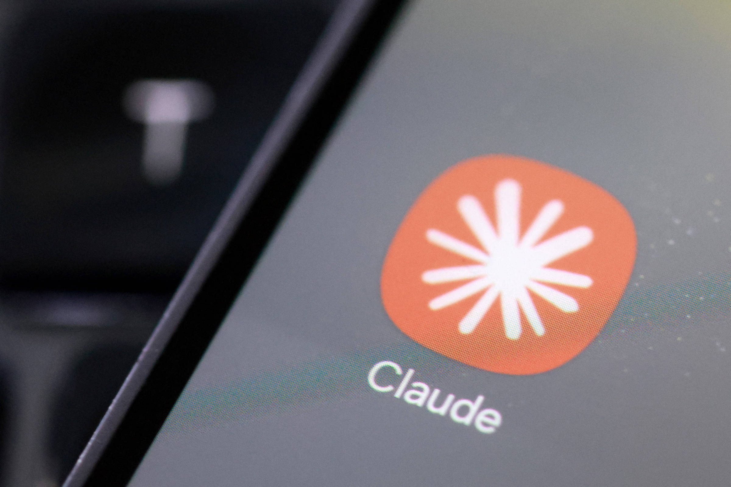 Anthropic mira consultores financeiros com nova ferramenta do Claude